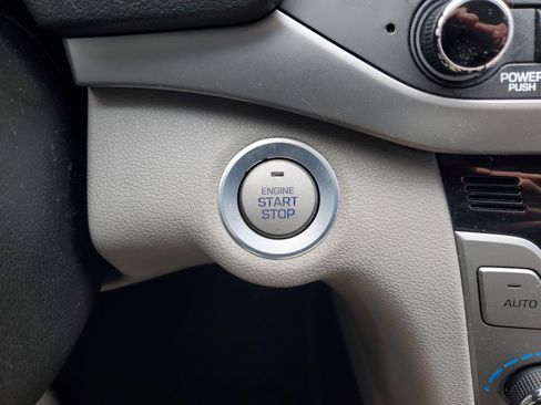 Used 2017 Hyundai Elantra Limited w/ Limited Tech Package 04 image 8