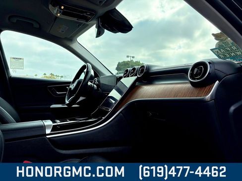 Used 2024 Mercedes-Benz GLC 300 image 21