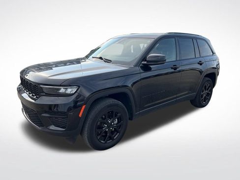 Used 2024 Jeep Grand Cherokee Altitude AWD/4WD image 3