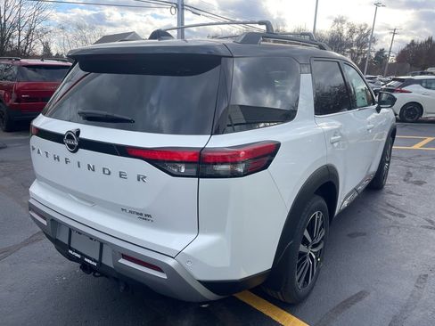 New 2025 Nissan Pathfinder Platinum image 5