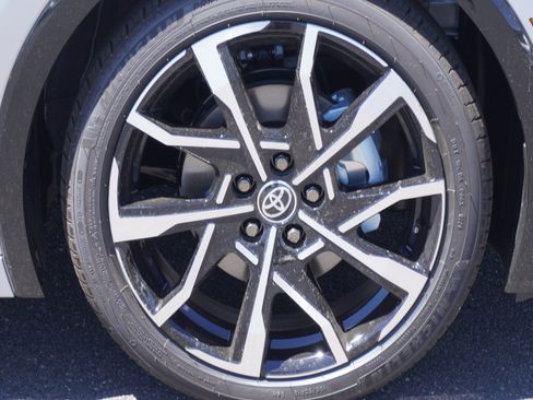 New 2026 Toyota Prius Plug-In Hybrid FWD image 5
