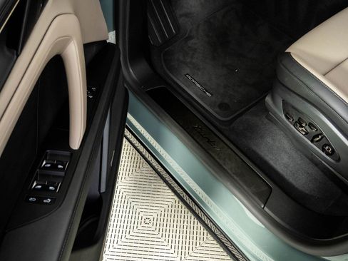 New 2026 Porsche Cayenne Turbo Electric AWD/4WD image 8