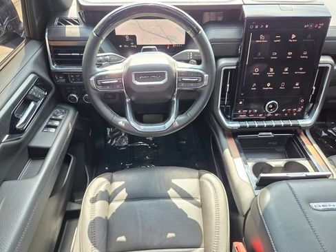 Used 2025 GMC Yukon Denali w/ Denali Reserve Package AWD/4WD image 13