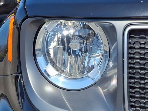 Certified 2022 Jeep Renegade Limited w/ Sun, Sound & Wheels Group image 9