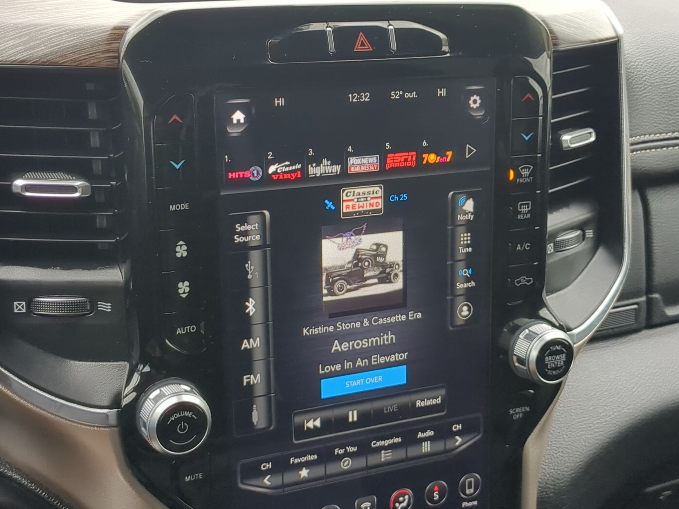Used 2020 RAM 1500 Laramie AWD/4WD image 20