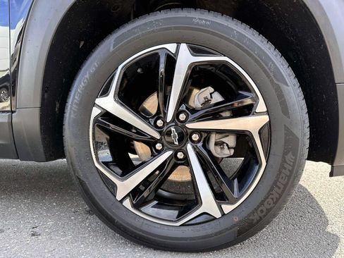 Used 2023 Chevrolet TrailBlazer RS w/ Convenience Package AWD/4WD image 6