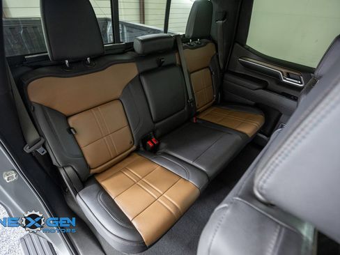 Used 2025 Chevrolet Silverado 1500 High Country w/ Technology Package AWD/4WD image 41