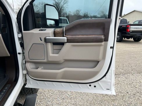 Used 2019 Ford F350 Limited image 22