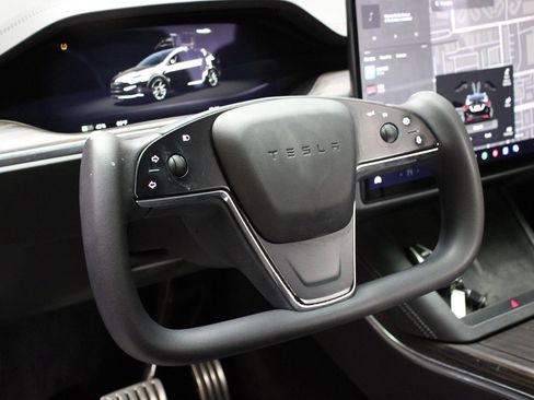 Used 2022 Tesla Model X image 43