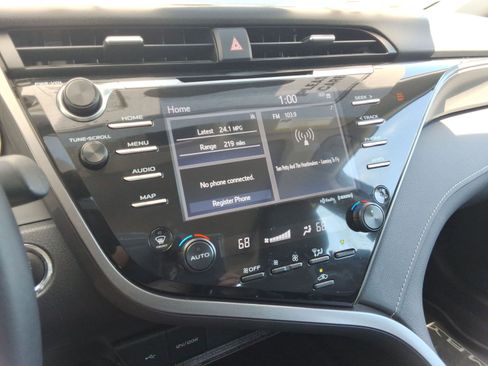 Used 2020 Toyota Camry XSE FWD image 15