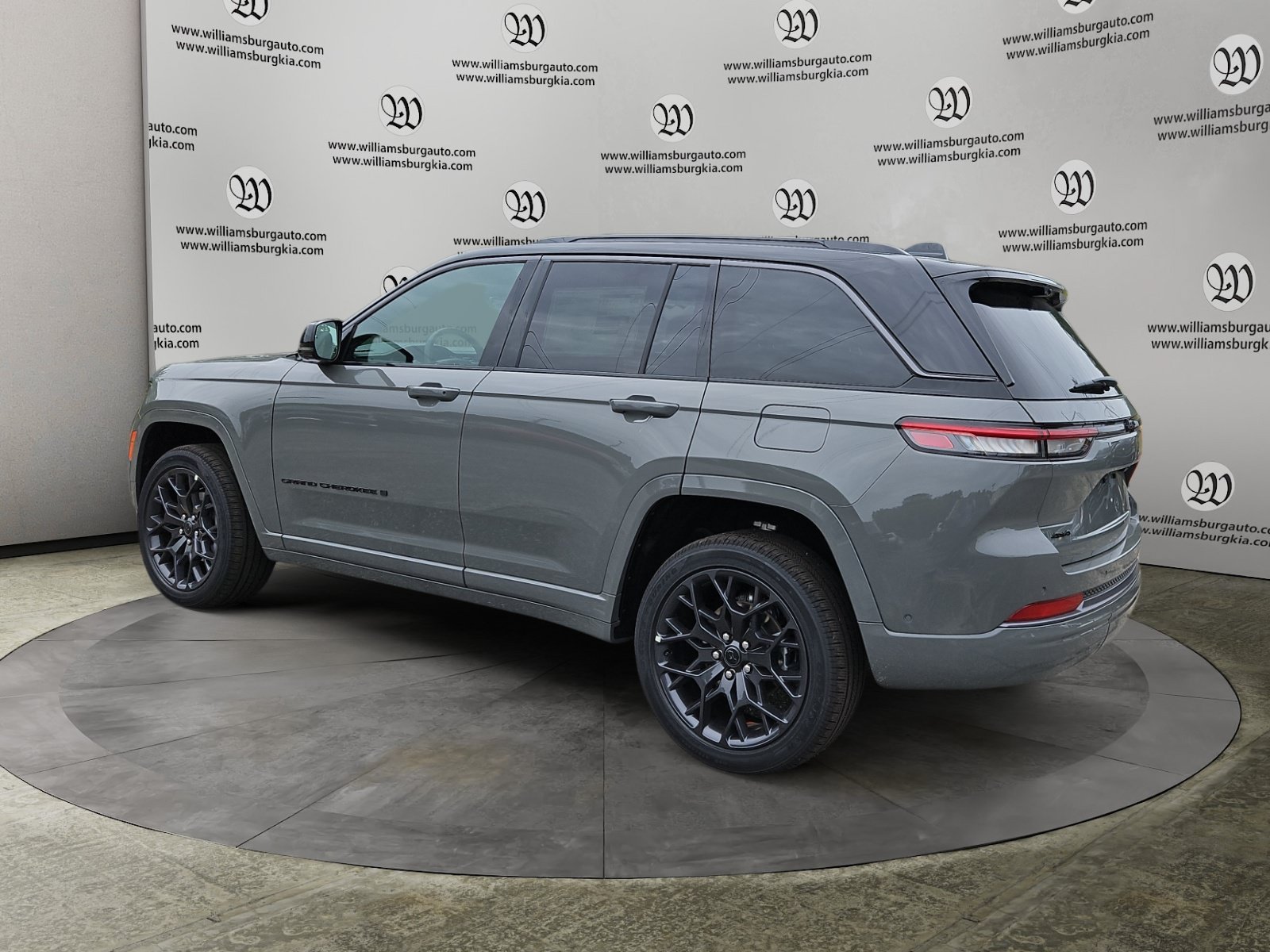 New 2027 Jeep Grand Cherokee Summit w/ Adv Protech Group IV AWD/4WD image 3