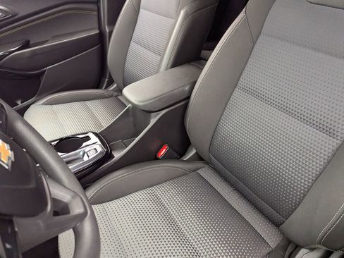 Used 2025 Chevrolet Trax LT FWD image 19