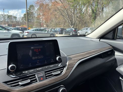 Used 2025 Nissan Altima 2.5 SV image 36