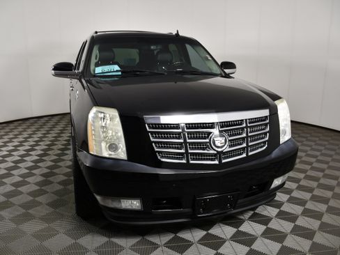 Used 2007 Cadillac Escalade AWD w/ Information Package image 3