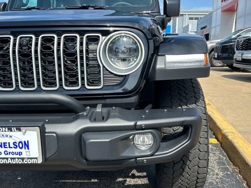 Used 2025 Jeep Wrangler Unlimited Sahara image 3