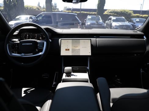 Certified 2025 Land Rover Range Rover SE AWD/4WD image 16