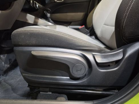 Used 2024 Hyundai Venue SEL FWD image 14