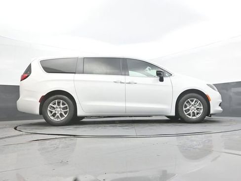 New 2026 Chrysler Voyager LX image 60
