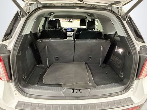 Used 2021 Ford Explorer XLT w/ Equipment Group 202A AWD/4WD image 26