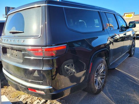 Used 2024 Jeep Wagoneer L 4WD w/ Premium Group I image 6