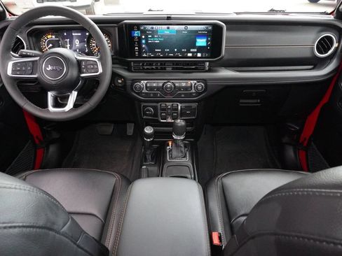 Used 2026 Jeep Wrangler Unlimited Sahara AWD/4WD image 23