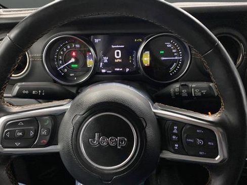 Used 2022 Jeep Wrangler Unlimited Sahara image 15