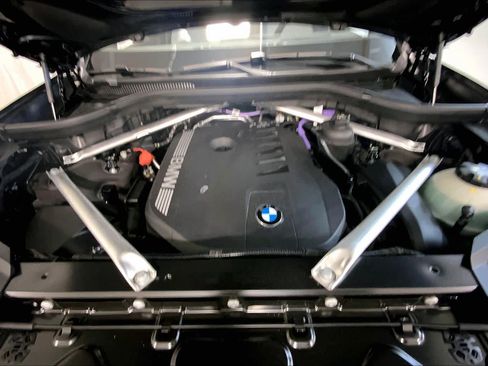 Used 2026 BMW X7 xDrive40i w/ Executive Package AWD/4WD image 16