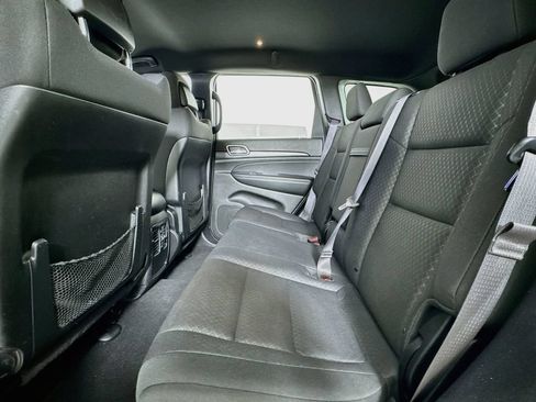 Used 2020 Jeep Grand Cherokee Laredo AWD/4WD image 10