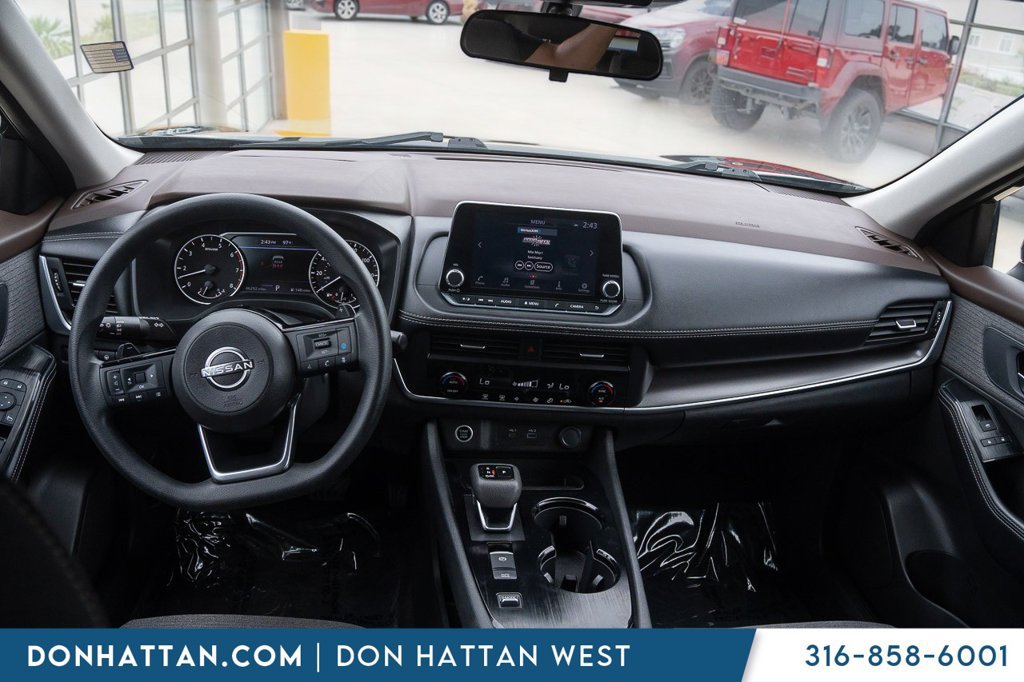 Used 2023 Nissan Rogue SV FWD image 4