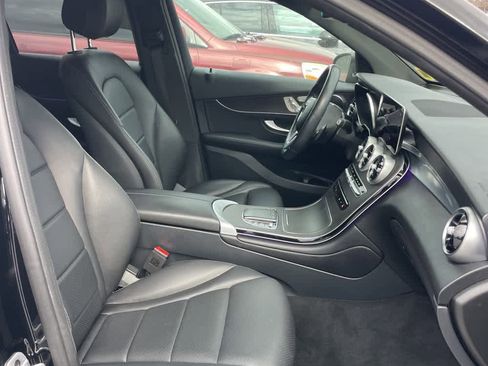 Used 2022 Mercedes-Benz GLC 300 4MATIC image 11