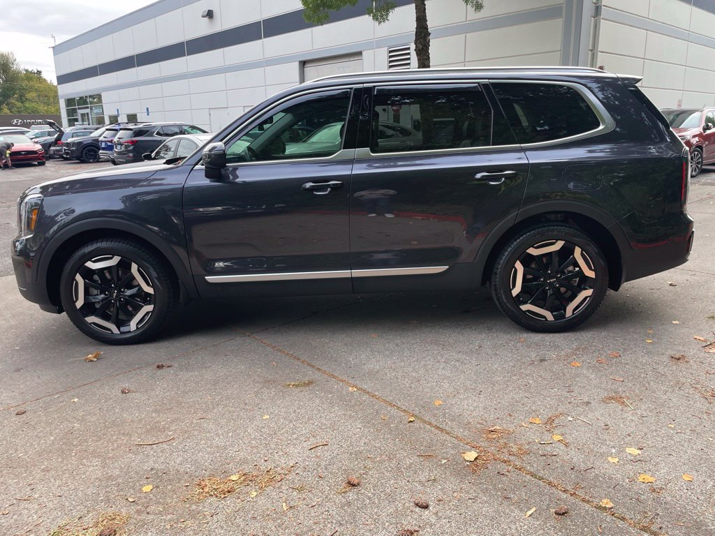 Used 2025 Kia Telluride EX w/ EX Captain's Chair Package AWD/4WD image 8
