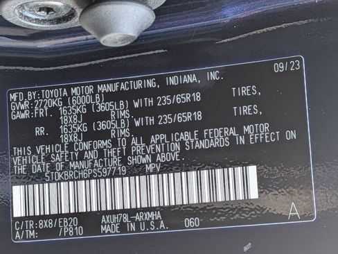 Used 2023 Toyota Highlander XLE AWD/4WD image 32