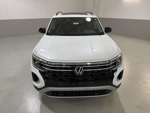 New 2026 Volkswagen Atlas Peak Edition AWD/4WD image 3