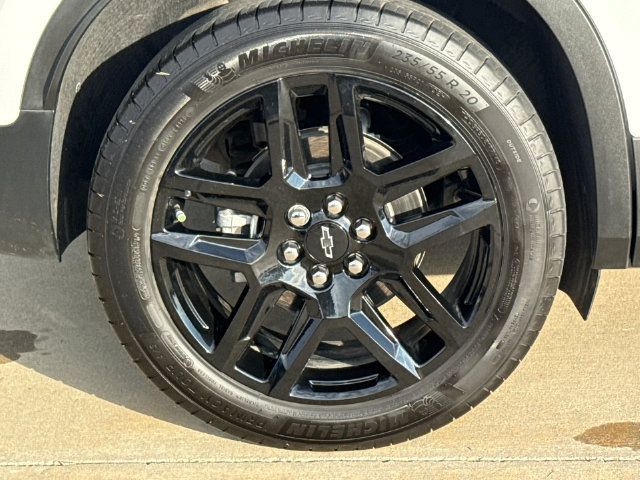 Used 2025 Chevrolet Blazer LT w/ LPO, Black Grille Bar Package FWD image 9