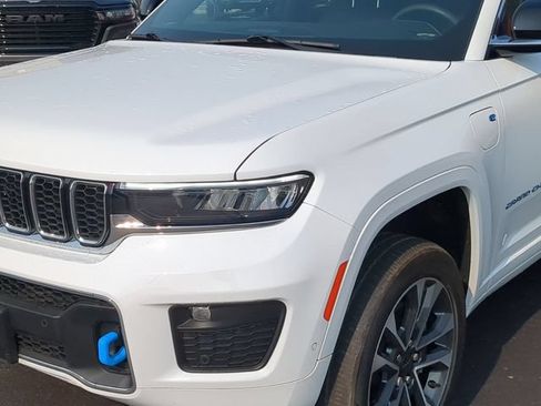 Used 2023 Jeep Grand Cherokee Overland AWD/4WD image 10