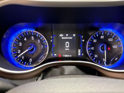 Used 2022 Chrysler Voyager LX image 19