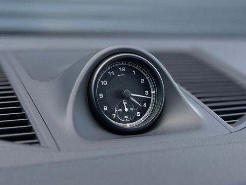 Certified 2025 Porsche Macan AWD/4WD image 27