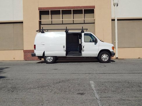 Used 2007 Ford E-250 and Econoline 250 image 4