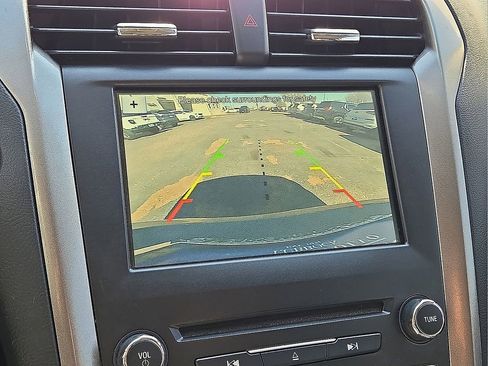 Used 2018 Ford Fusion SE image 26