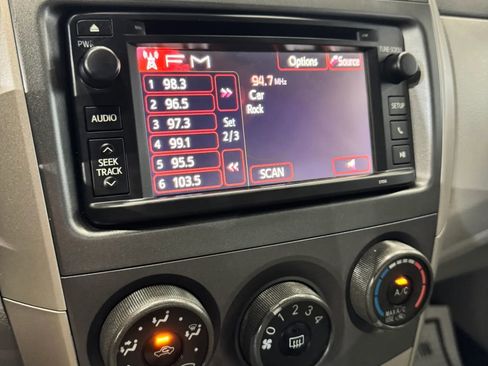 Used 2013 Toyota Corolla LE image 23