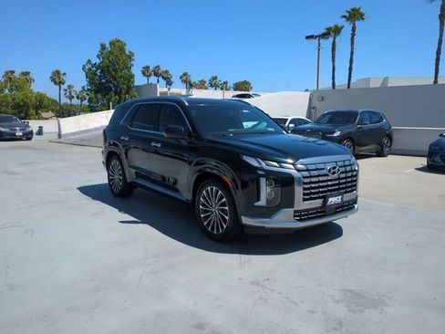 Used 2023 Hyundai Palisade Calligraphy FWD image 3
