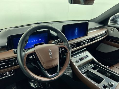 Used 2025 Lincoln Aviator Reserve w/ Luxury Package RWD image 27
