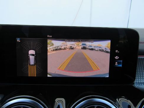 Used 2023 Mercedes-Benz EQB 300 4MATIC image 8