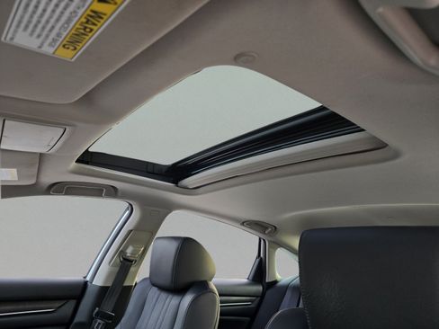 Used 2018 Honda Accord Touring image 13