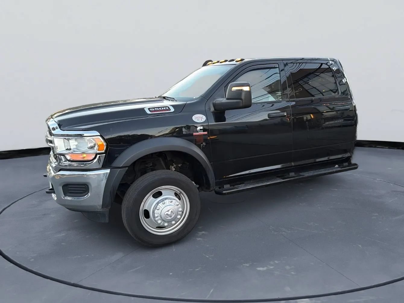 Used 2024 RAM 5500 Tradesman w/ Chrome Appearance Group AWD/4WD image 2