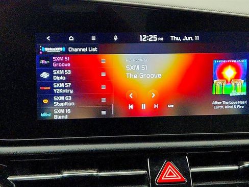 Used 2024 Kia Niro EX FWD image 17