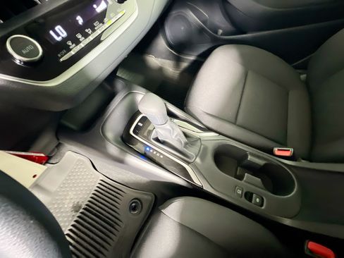 Used 2025 Toyota Corolla LE FWD image 23