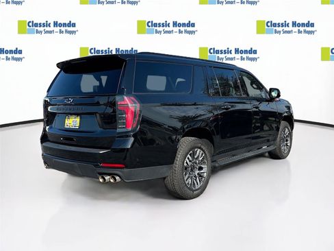 Used 2025 Chevrolet Suburban Z71 AWD/4WD image 8