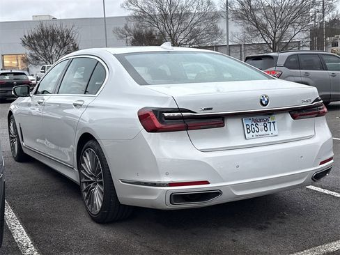 Used 2022 BMW 740i xDrive w/ Premium Package image 4