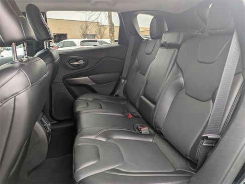 Used 2019 Jeep Cherokee Limited image 13